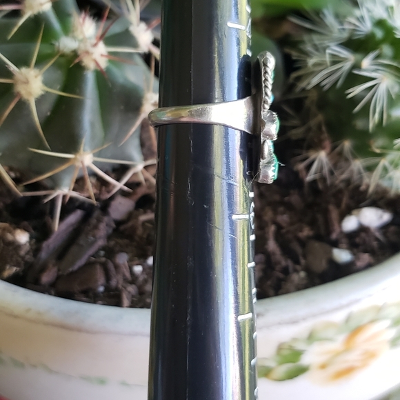 Vintage Zuni Sterling and Turquoise Ring - Picture 10 of 11